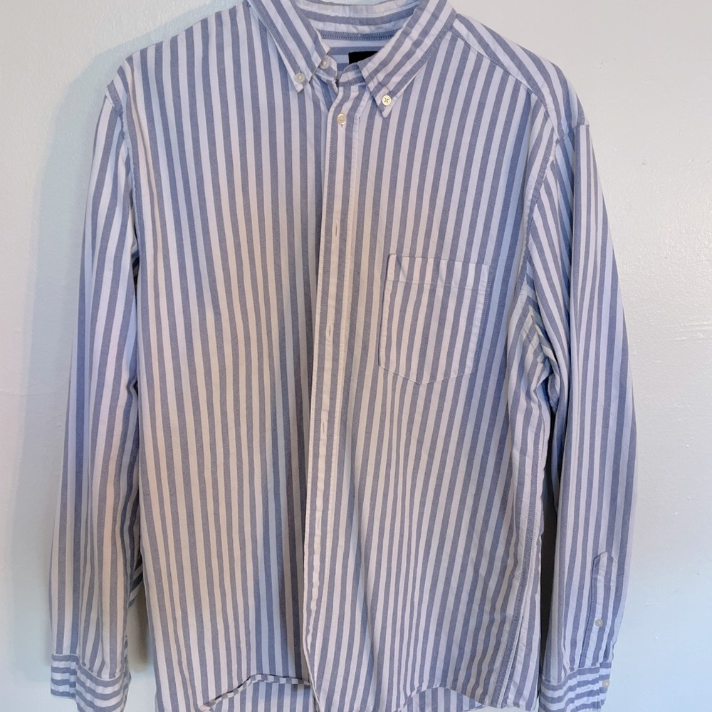 Great quality dress shirt-  no marks or stains